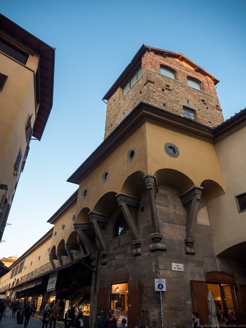 Vasari-Corridor-exterior-Florence-4
